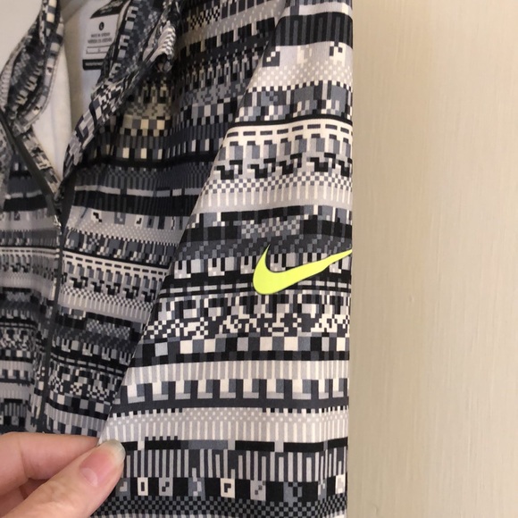 Nike Pro dri-fit warm 8 Bit 1/2 zip Athletic pullover - Picture 3 of 6